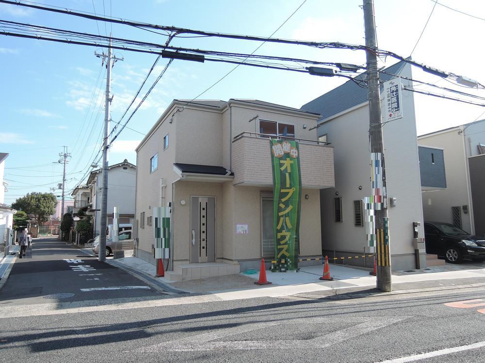 Local appearance photo. Local (11 May 2013) Shooting