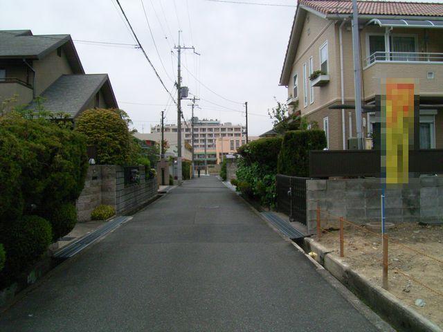 Local photos, including front road. Frontal road