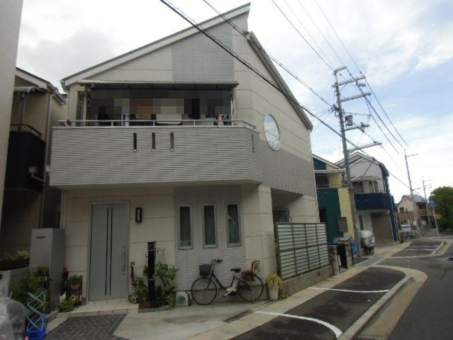 Local appearance photo. 2010 architecture! Southeast! Sunny!