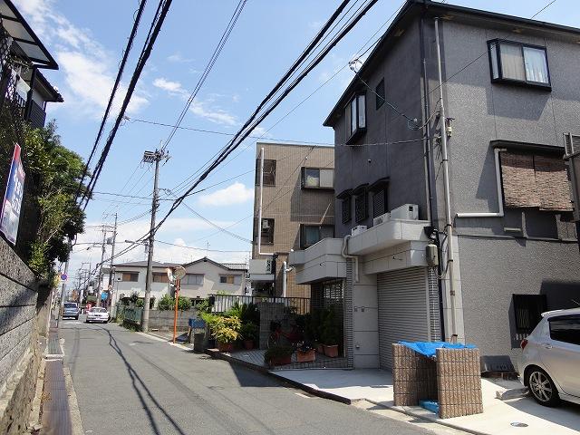 Local photos, including front road. Frontal road