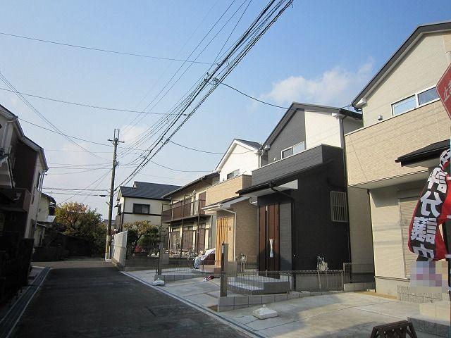 Local photos, including front road. Local (December 6, 2013) Shooting