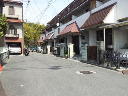 Local photos, including front road. We are facing on the west side of the road! The width of the road is located about 5.7m!