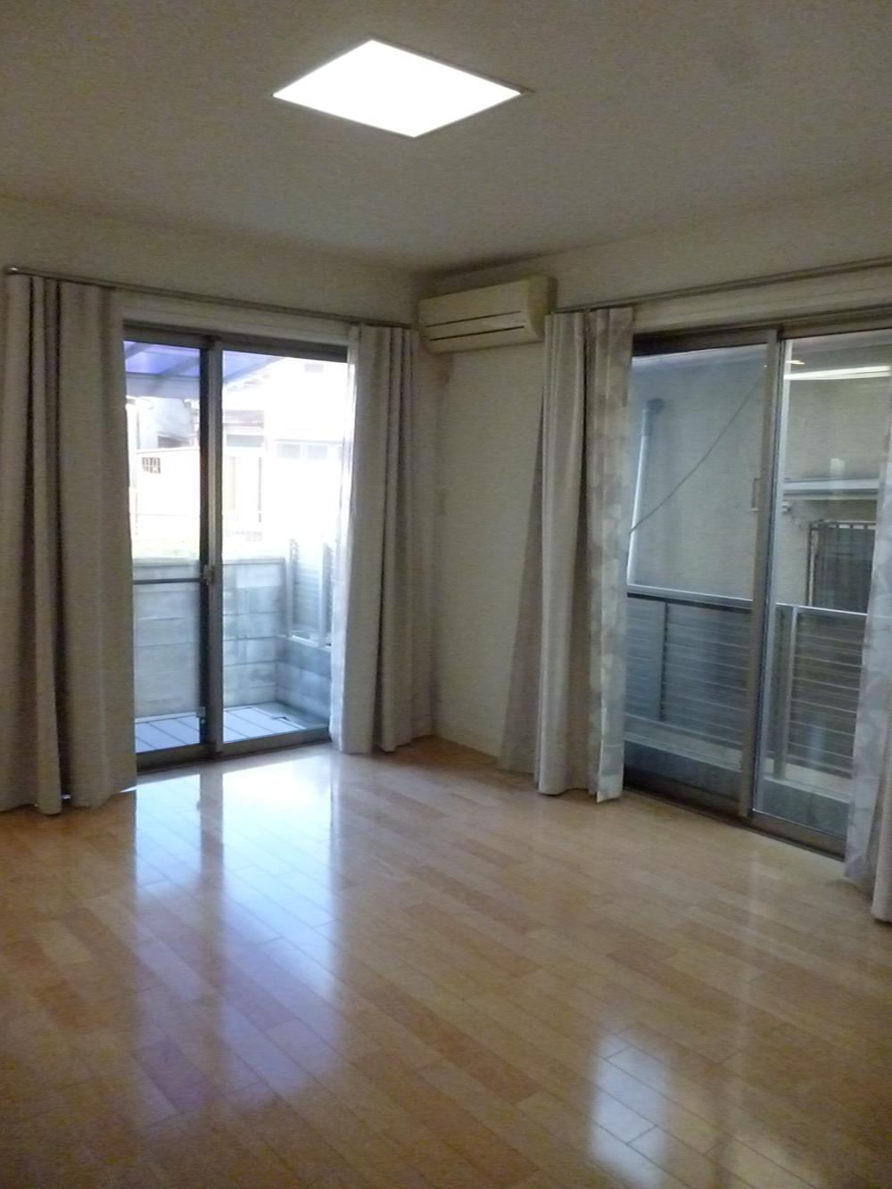 Same specifications photos (living)