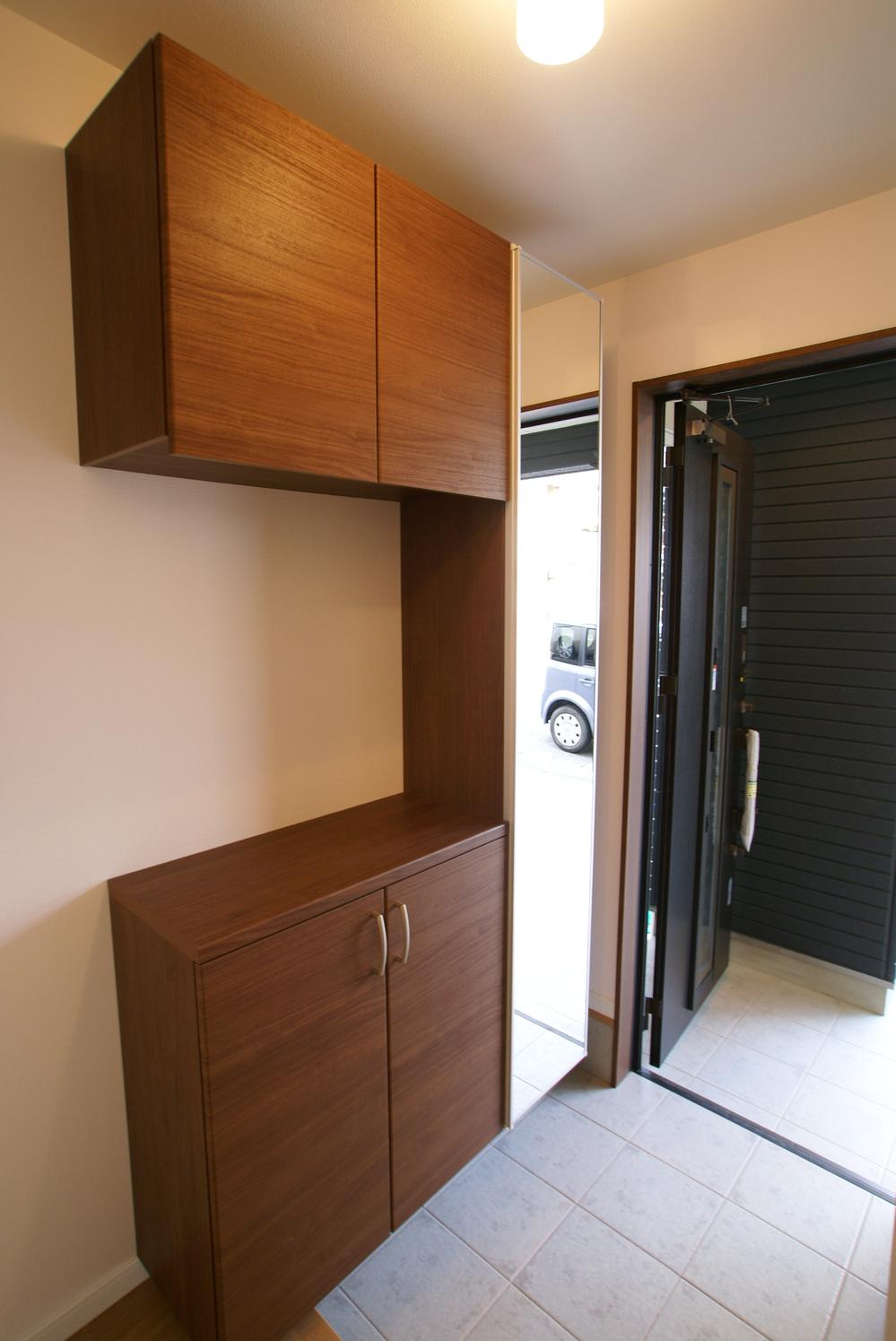 Entrance. Entrance storage