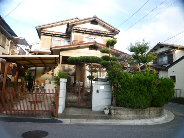 Local appearance photo. Local (10 May 2013) Shooting