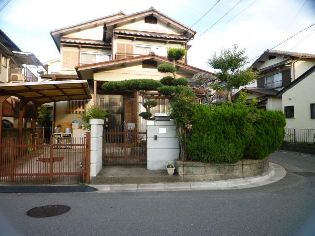 Local appearance photo. Local (10 May 2013) Shooting