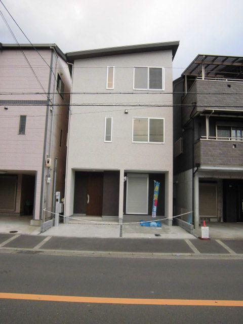 Local appearance photo. Local (12 May 2013) Shooting