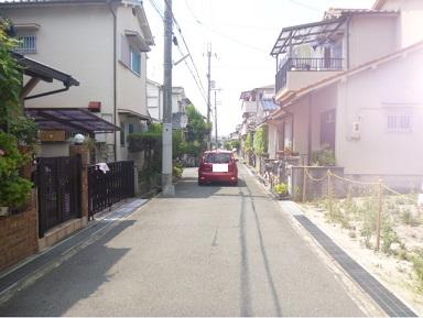 Local photos, including front road. Local surrounding environment