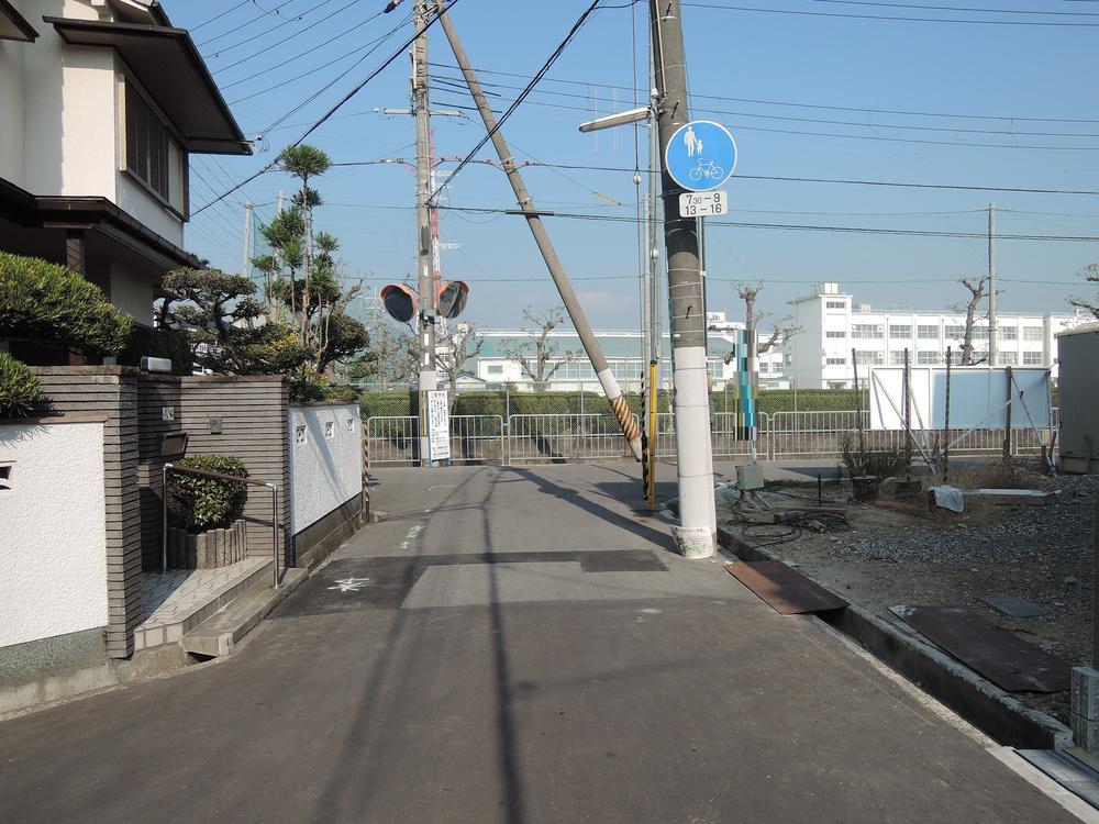 Local photos, including front road. Local (11 May 2013) Shooting