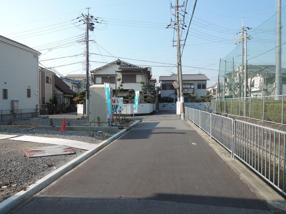 Local photos, including front road. Local (11 May 2013) Shooting