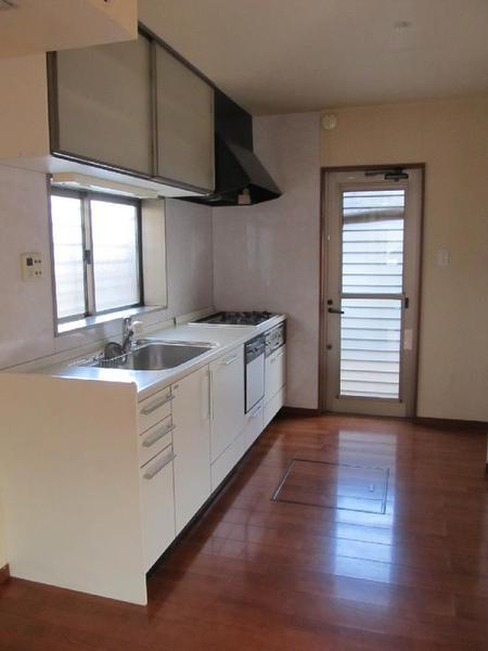Kitchen. There is a dish washing dryer in the kitchen.