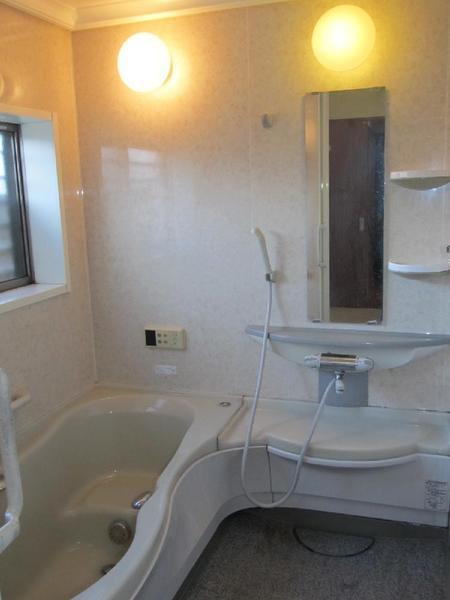 Bathroom. Bathroom is. Bathroom is with a heating dryer. Local (12 May 2013) Shooting