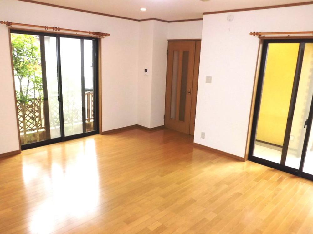 Living. Indoor (10 May 2013) Shooting