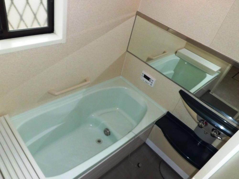 Bathroom. Indoor (10 May 2013) Shooting