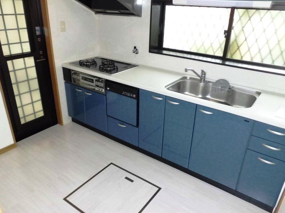 Kitchen. Indoor (10 May 2013) Shooting