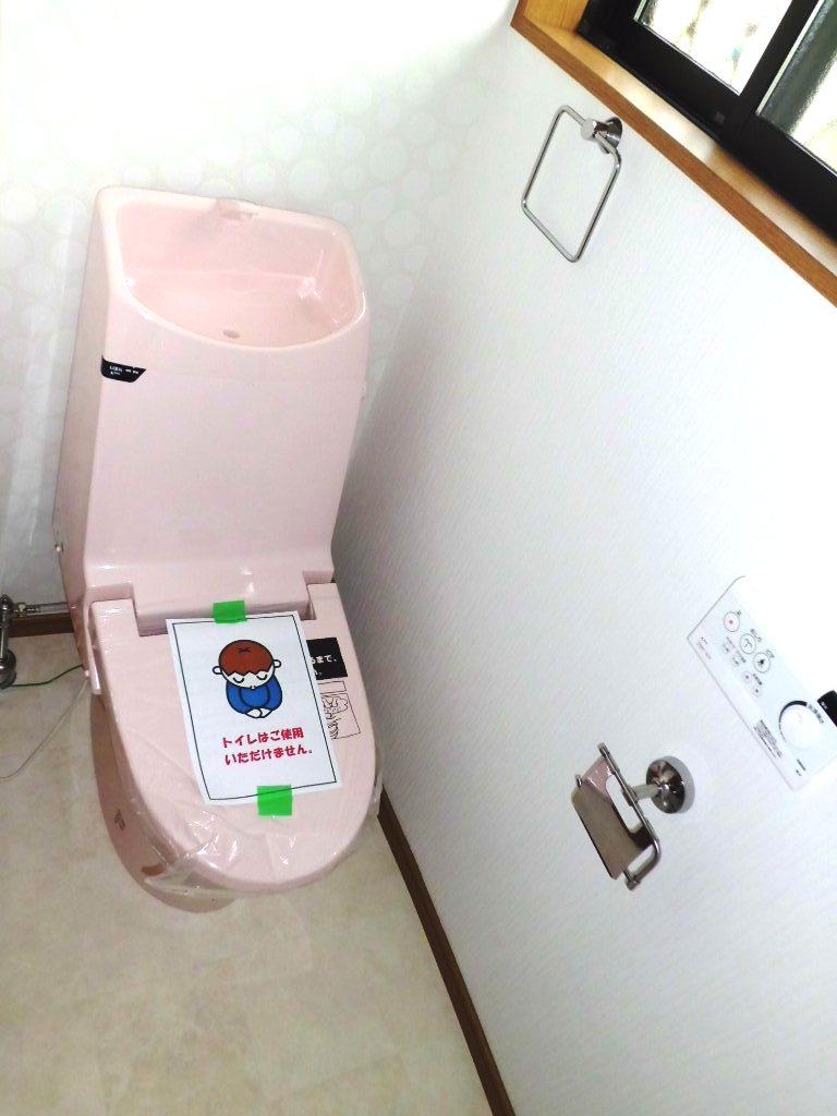 Toilet. Indoor (10 May 2013) Shooting