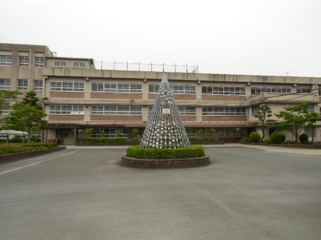 Junior high school. 1430m to Takatsuki municipal second junior high school