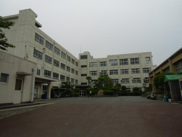 Primary school. 1036m to Takatsuki Tatsugun house elementary school