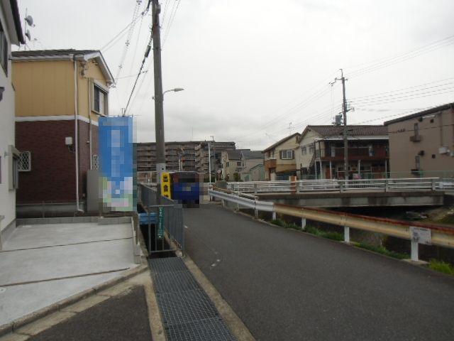 Local photos, including front road. JR Settsu Tomita Station walk 20 minutes!