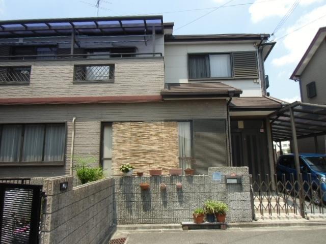 Local appearance photo. 2001 architecture!