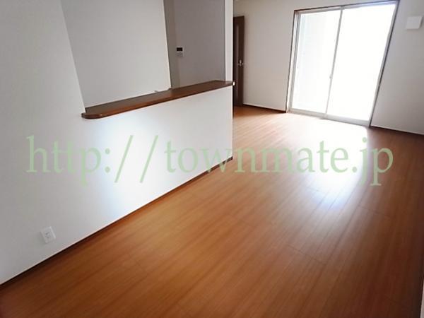 Same specifications photos (living). Spacious living 16 quires more