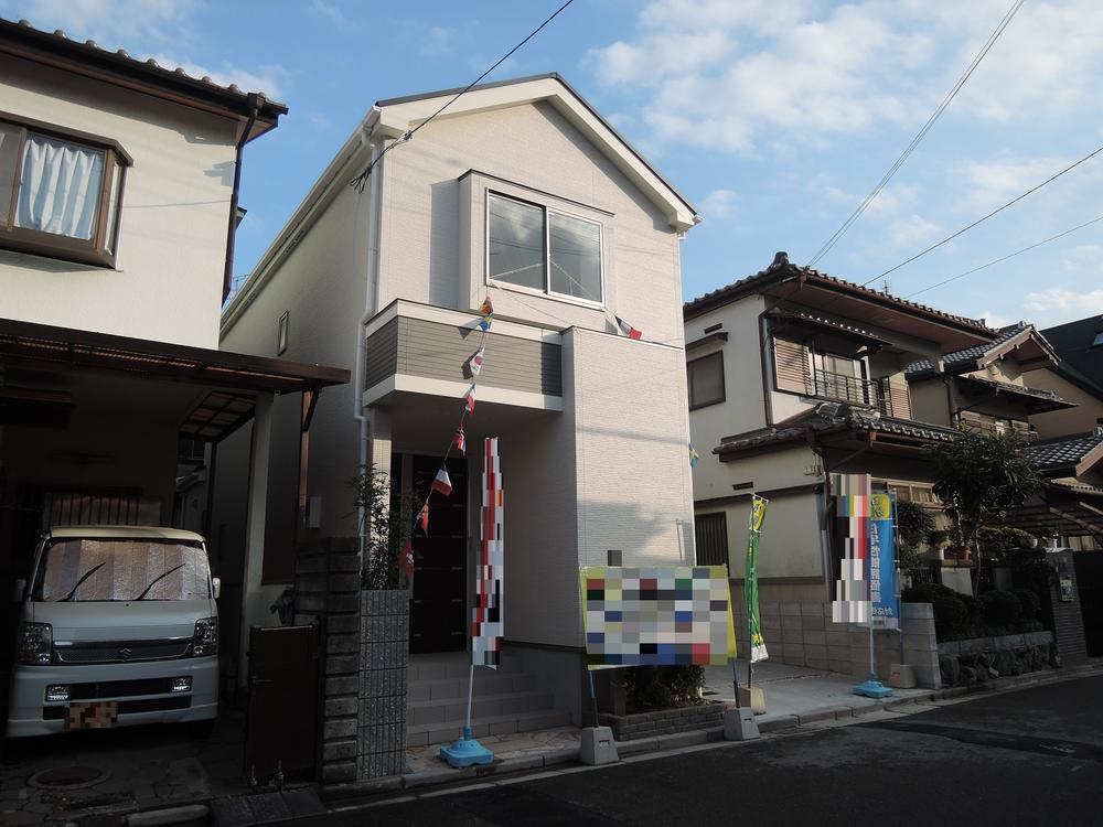 Local appearance photo. Local (12 May 2013) Shooting