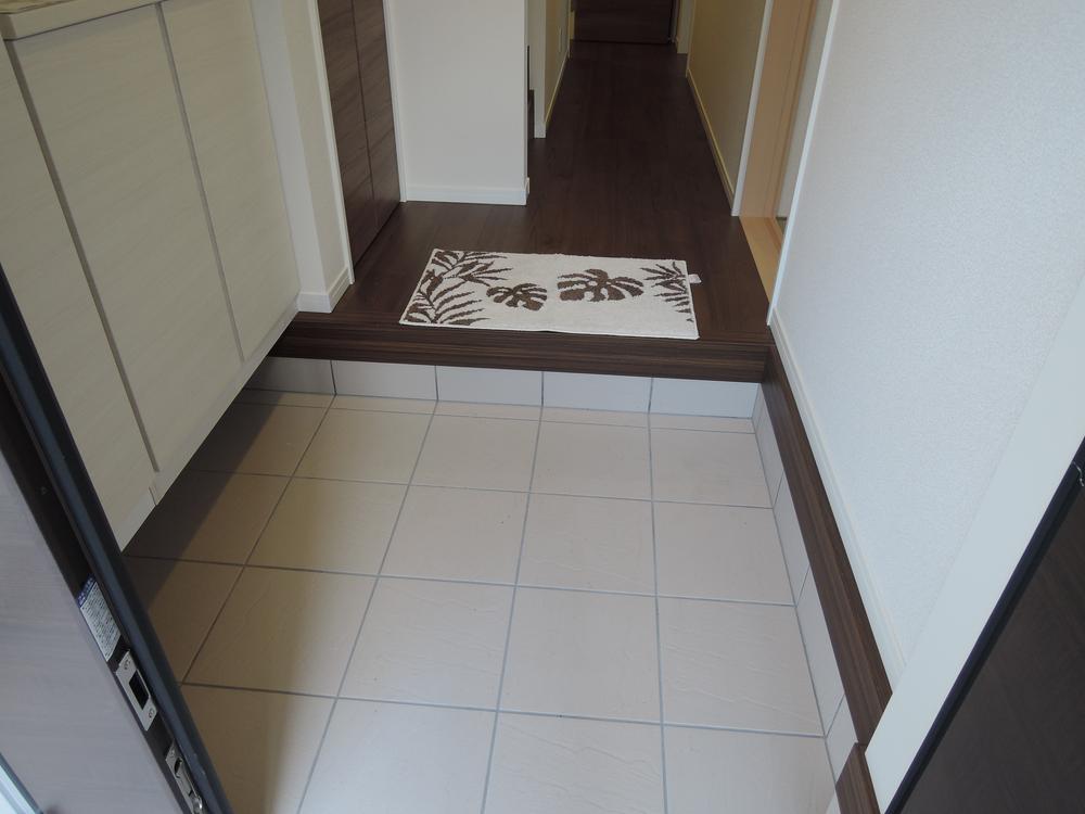 Entrance. Local (12 May 2013) Shooting