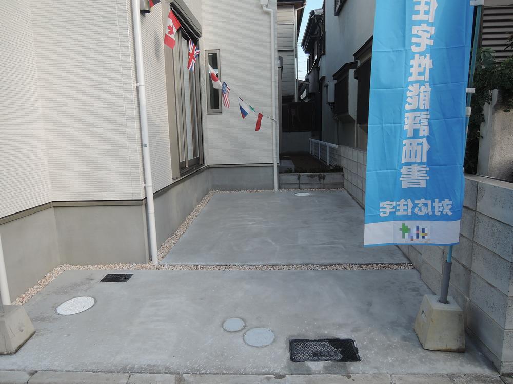 Parking lot. Local (12 May 2013) Shooting