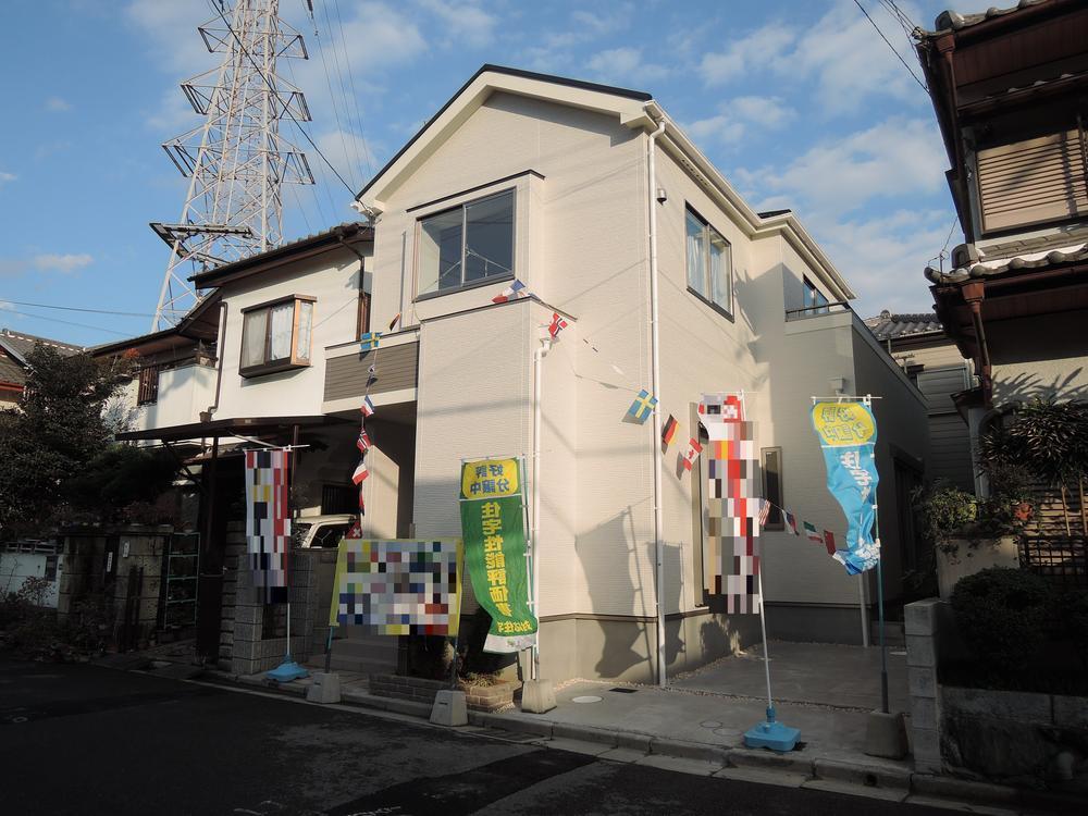 Local appearance photo. Local (12 May 2013) Shooting