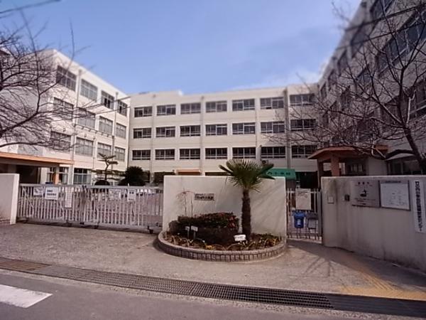 Primary school. Takenouchi until elementary school 585m