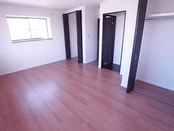 Non-living room. Comfortable living space in all the living room with storage