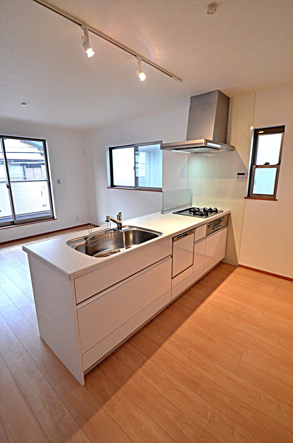 Kitchen. Local (May 2013) Shooting