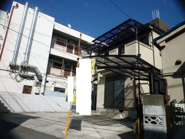 Local appearance photo. Local (11 May 2013) Shooting