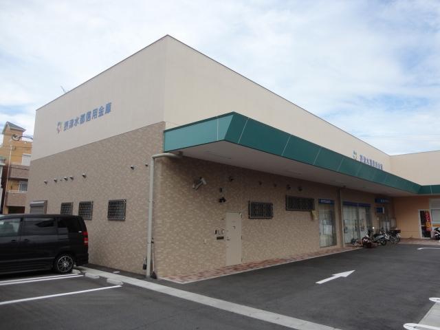 Bank. Settsu Suitoshin'yokinko Kawazoe to the branch 160m