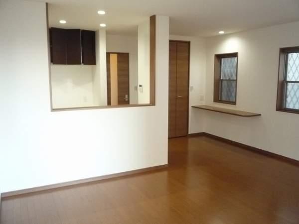 Living. The counter kitchen is equipped with a cupboard