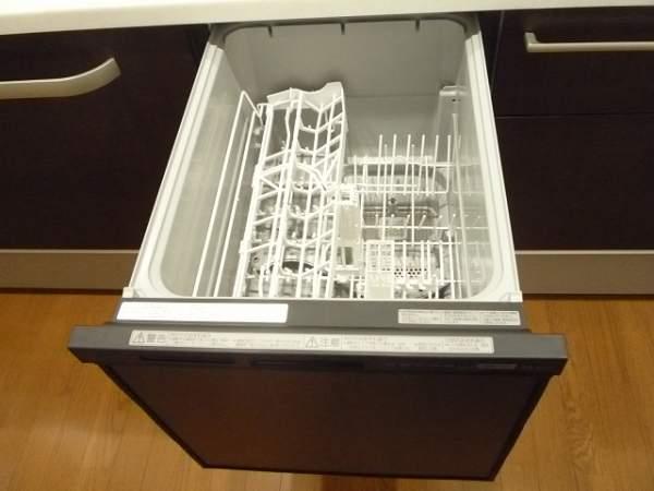 Kitchen. Dish washing and drying machine