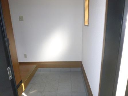 Entrance. Shoes is with a box! Systemic mirrors are attached ◎