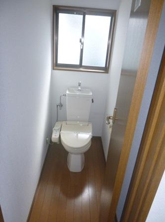 Toilet. Toilet is located on each floor! Warm even in winter relax with warm toilet seat ◎