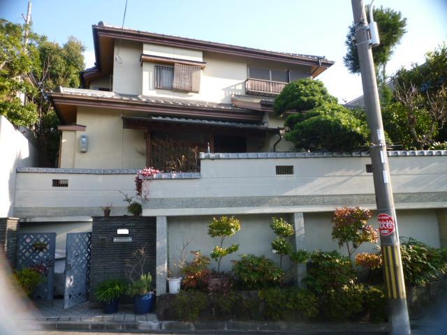 Local appearance photo. Local (12 May 2013) Shooting