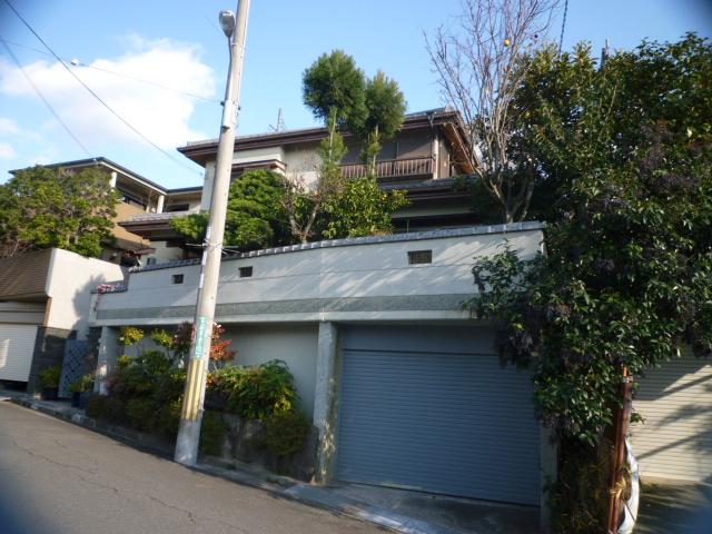 Local appearance photo. Local (12 May 2013) Shooting