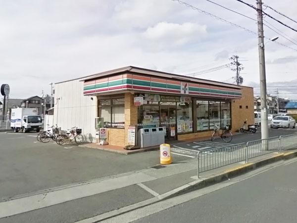 Convenience store. 80m to Seven-Eleven