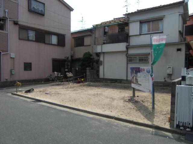 Local land photo. Floor is a free plan