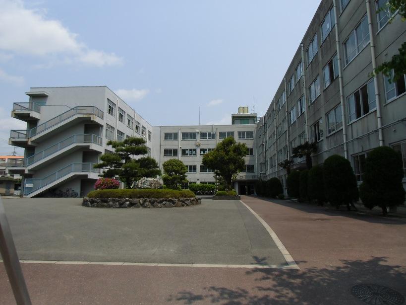 Junior high school. 1210m to Takatsuki Municipal Abuno junior high school