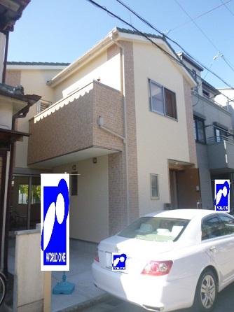 Local appearance photo. Walk about 2 minutes from the lawn West Exit bus stop! We will arrive in about 12 minutes to Hankyu Takatsuki-shi Station! Pedestrian traffic ・ In the traffic volume is less environment, Noise if you close the window also not worried ◎