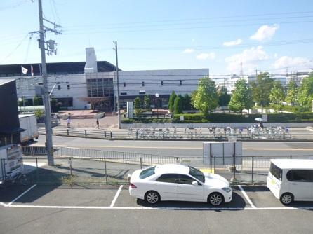 View photos from the dwelling unit. The west side is good view for parking! Municipal Gymnasium You can see on the front.