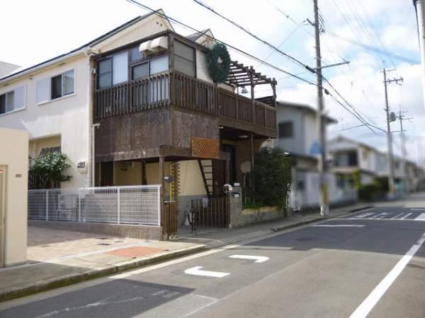 Local photos, including front road. About front road 7.1m