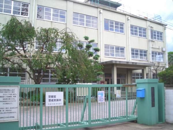 Primary school. 240m to Hokkaido University crown elementary school