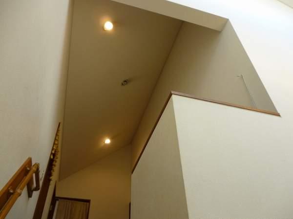 Other local. Second floor gradient ceiling