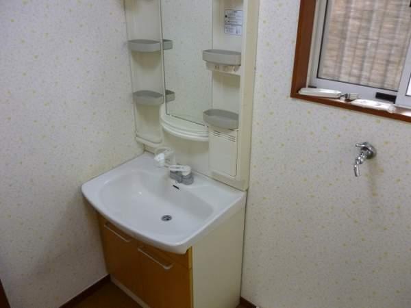 Wash basin, toilet. Wash room of 1 pyeong size