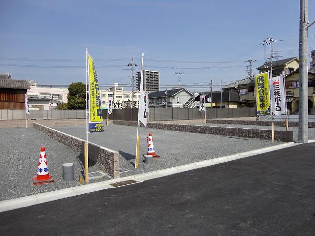 Local photos, including front road. Local Photo 2